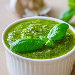 Bazalkové pesto